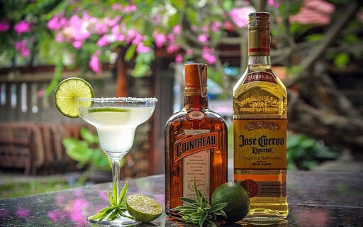 Rượu Tequila Jose Cuervo và Cointreau