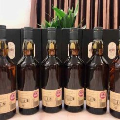 Rượu Lagavulin 16 Uk Rượu Lagavulin 16 UK trên bàn