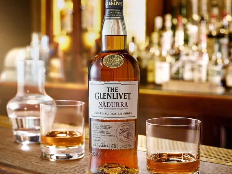 Thưởng thức rượu Glenlivet đúng cách để cảm nhận trọn vẹn hương vị tinh tế thưởng thức Rượu Glenlivet