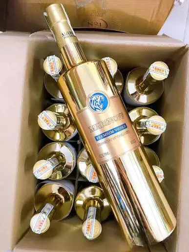 Vodka Marinoff Premium Vodka Marinoff Premium màu vàng sang trọng