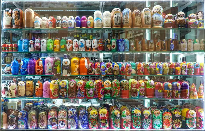 Búp bê Matryoshka là gì? Ý nghĩa của biểu tượng búp bê Nga Matryoshka ngày nay được sử dụng rộng rãi như một biểu tượng thị giác gắn với nước Nga