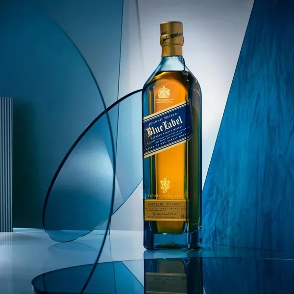 Bảng Giá Rượu Johnnie Walker: Red, Black, Blue Mới Nhất 2026 Bảng giá rượu Johnnie Walker mới nhất: chai Blue Label