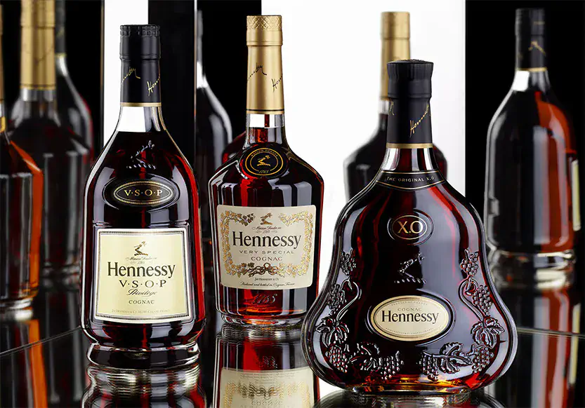 Bảng giá rượu Hennessy mới nhất: chai Hennessy XO kèm hộp quà
