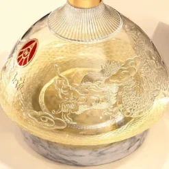 Rượu Ngũ Lương Dịch Kim Chi Ngọc Diệp Thân chai pha lê khắc rồng Rượu Ngũ Lương Dịch Kim Chi Ngọc Diệp