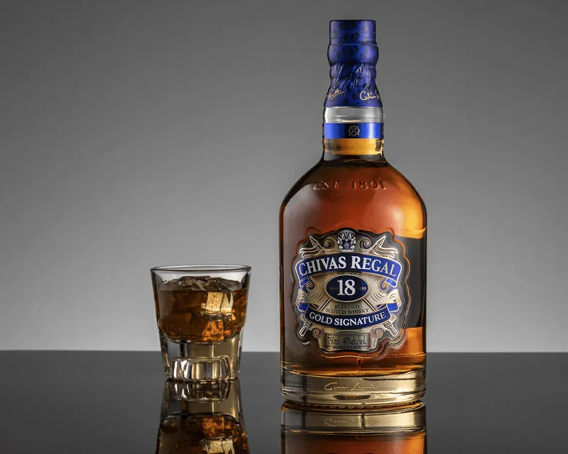 Cách phân biệt Chivas 18 thật giả: 7 điểm nhận biết Chai rượu Chivas Regal 18 Gold Signature chính hãng