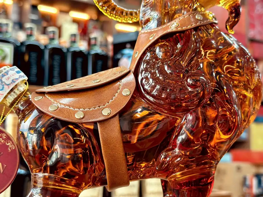 Rượu Linh Vật Dê Whisky Dorlan 2027 Yên da nâu thủ công trên chai rượu linh vật dê 2027