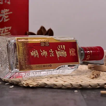 Rượu Luzhou Laojiao Tequ 52 Độ 500ml Cận cảnh nhãn chai rượu Luzhou Laojiao Tequ Đặc Khúc 500ml