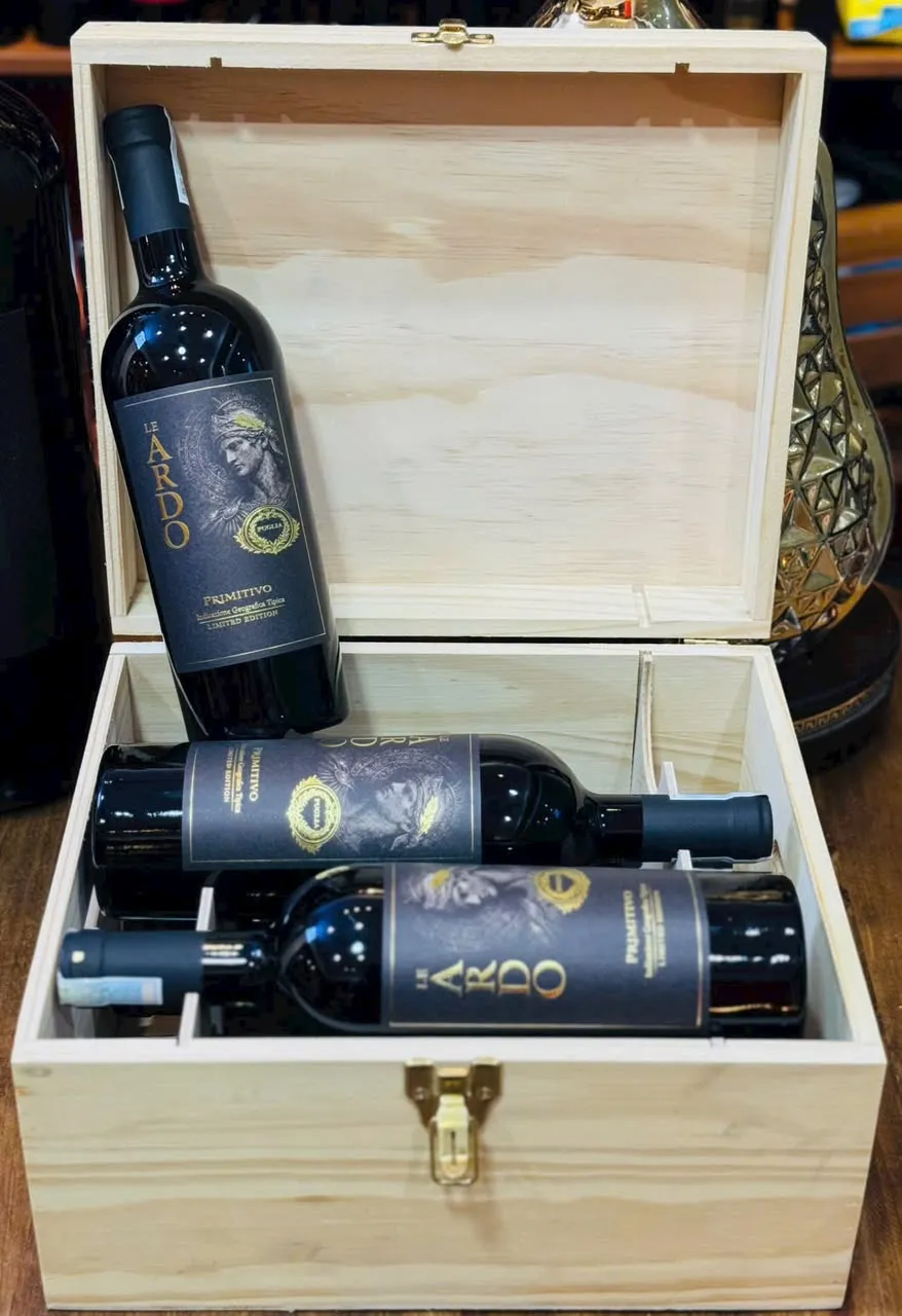 Rượu Vang Đỏ Le Ardo Primitivo Puglia Limited Edition Hộp gỗ 3 chai rượu vang đỏ Le Ardo Primitivo Puglia biếu tặng